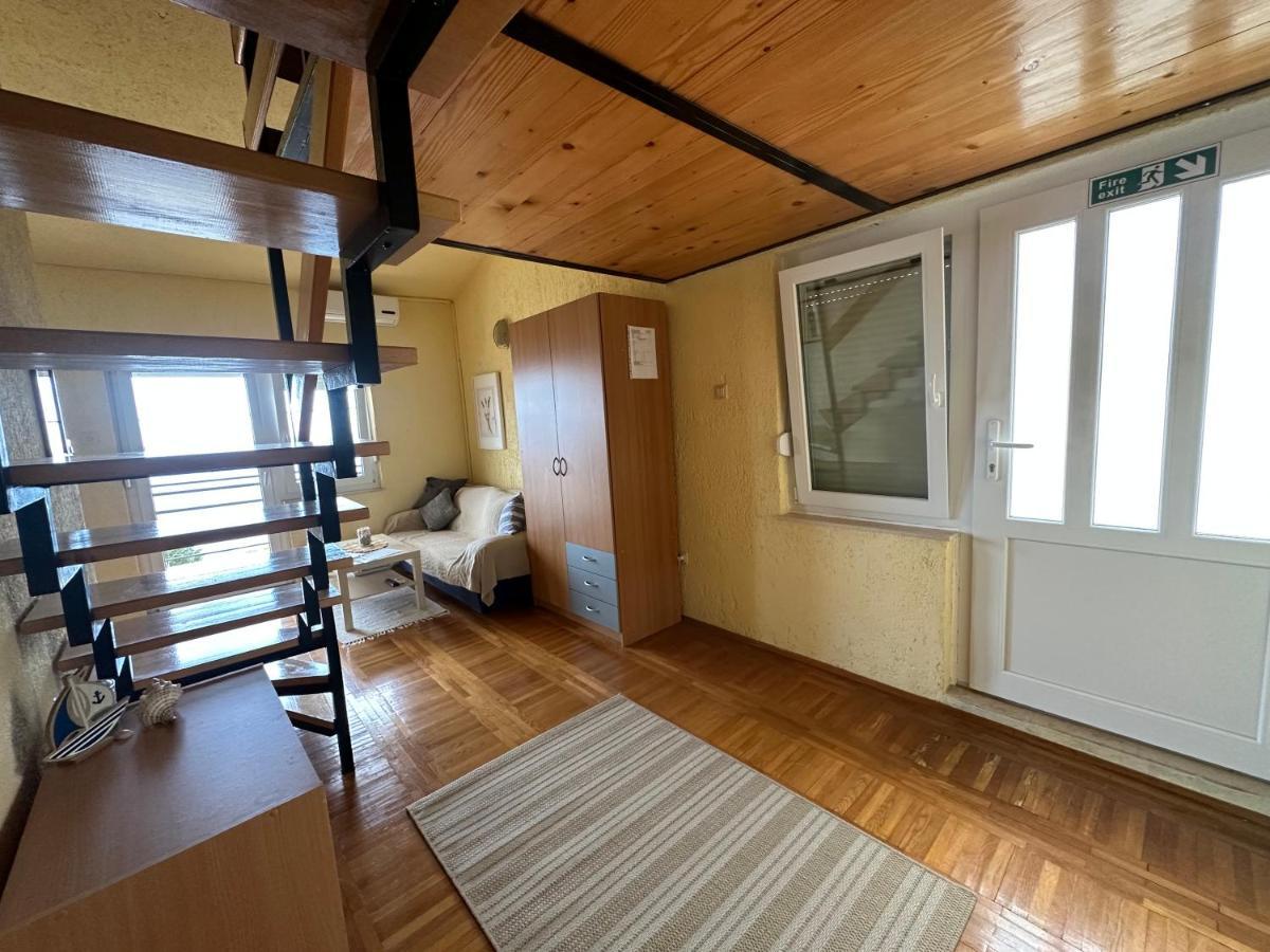 Prizna Apartments Luaran gambar