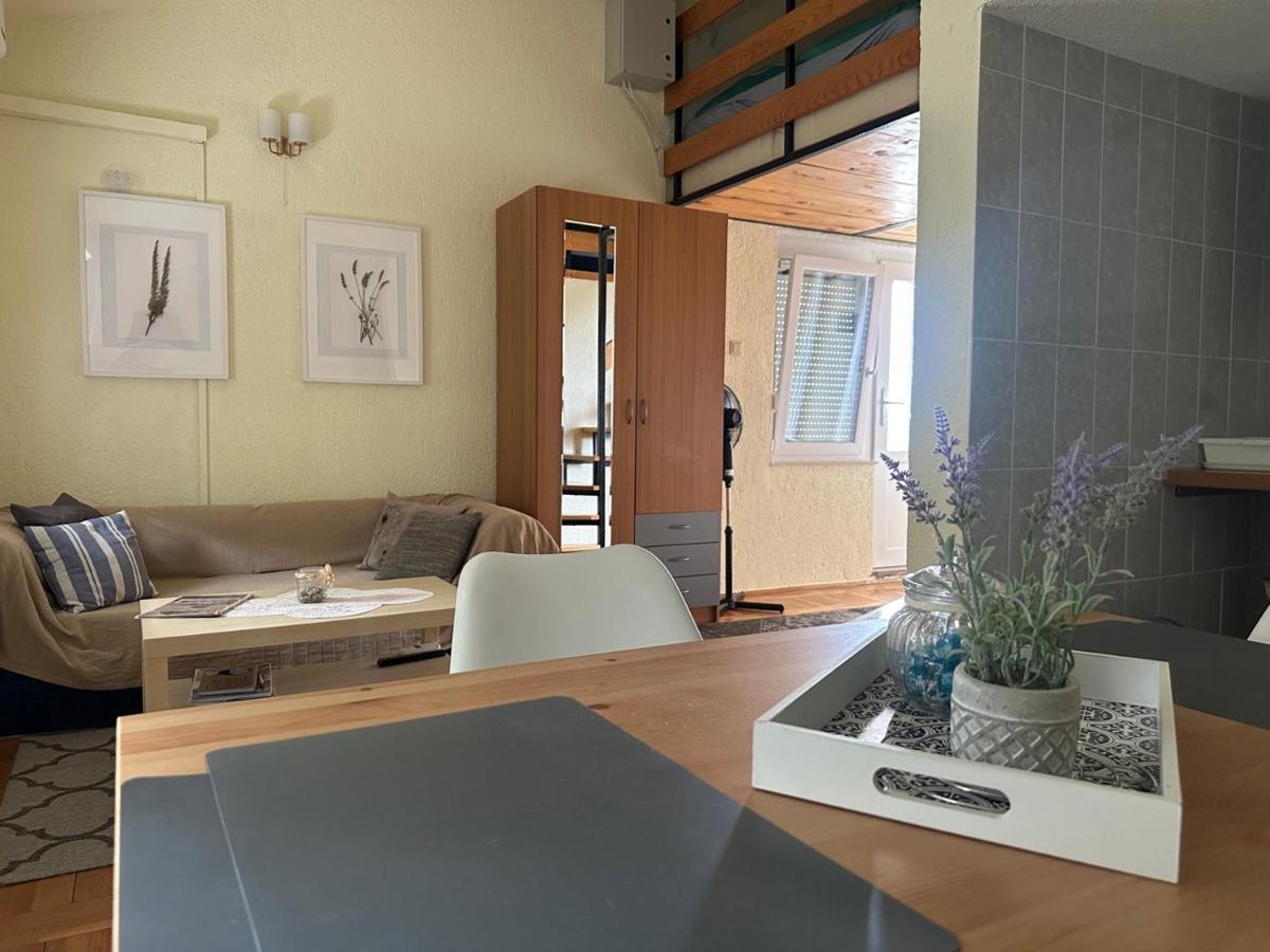Prizna Apartments Luaran gambar
