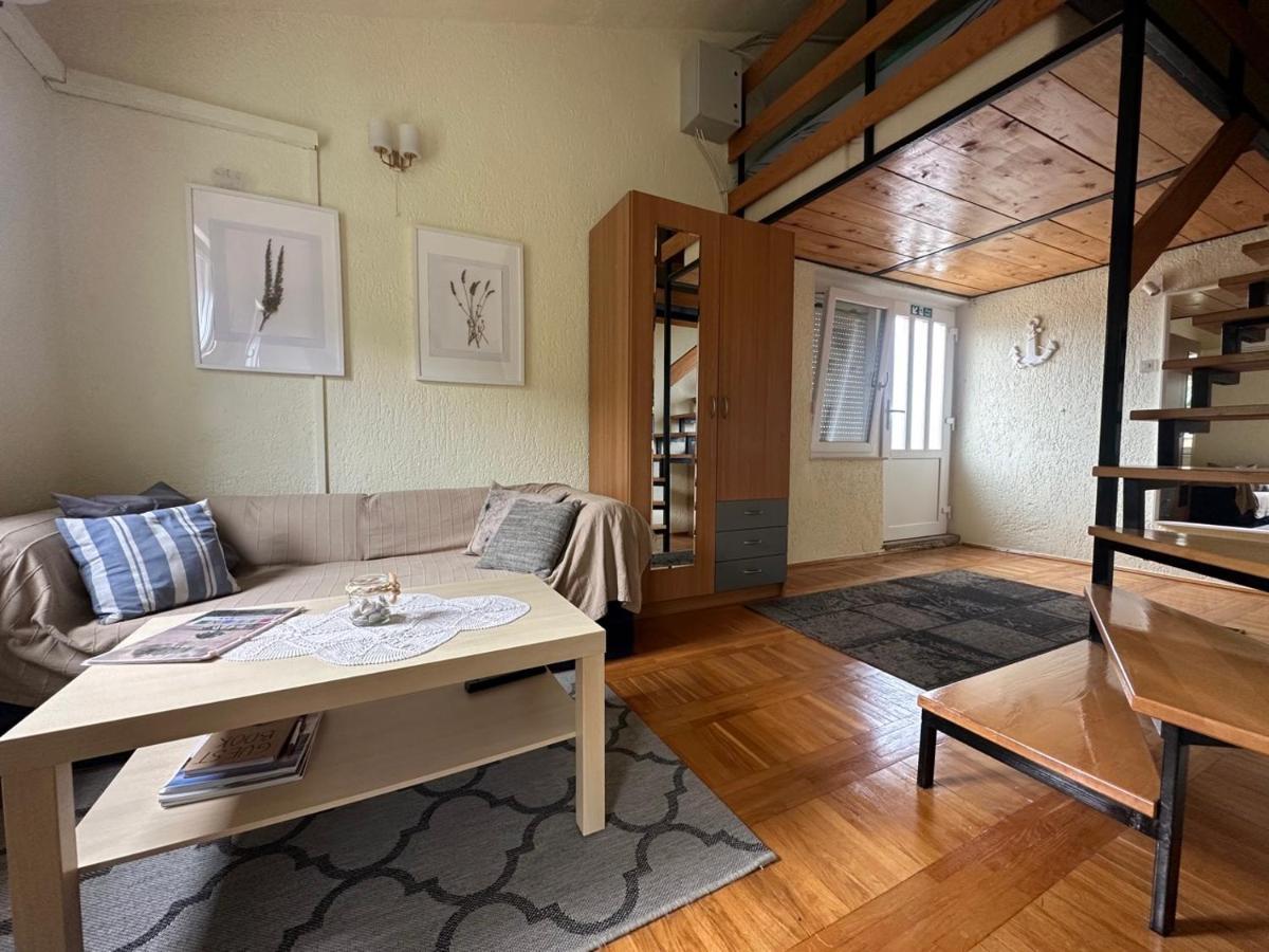 Prizna Apartments Luaran gambar