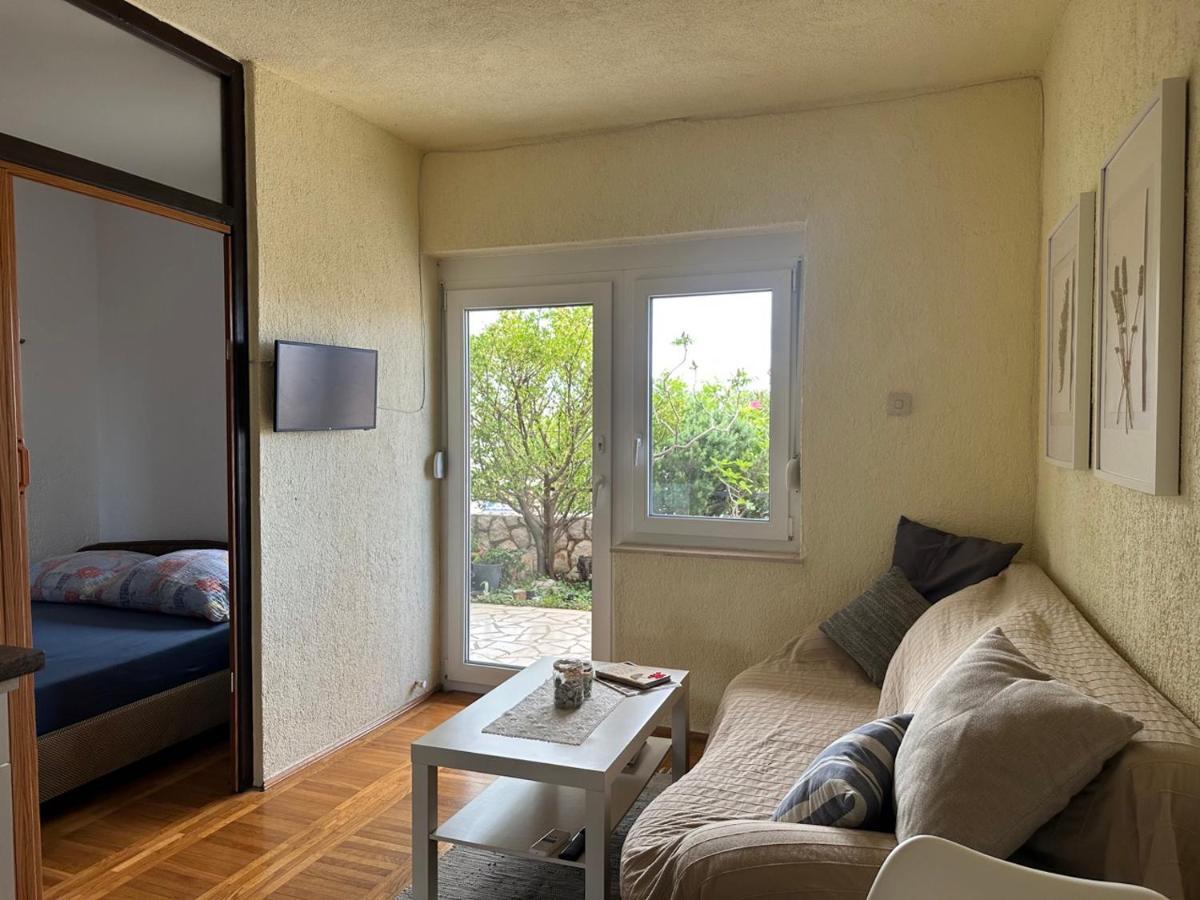 Prizna Apartments Luaran gambar