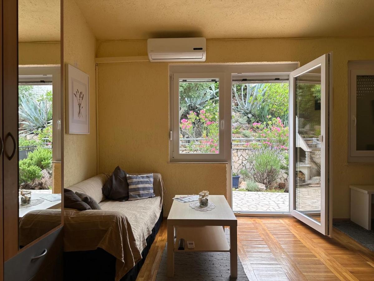 Prizna Apartments Luaran gambar