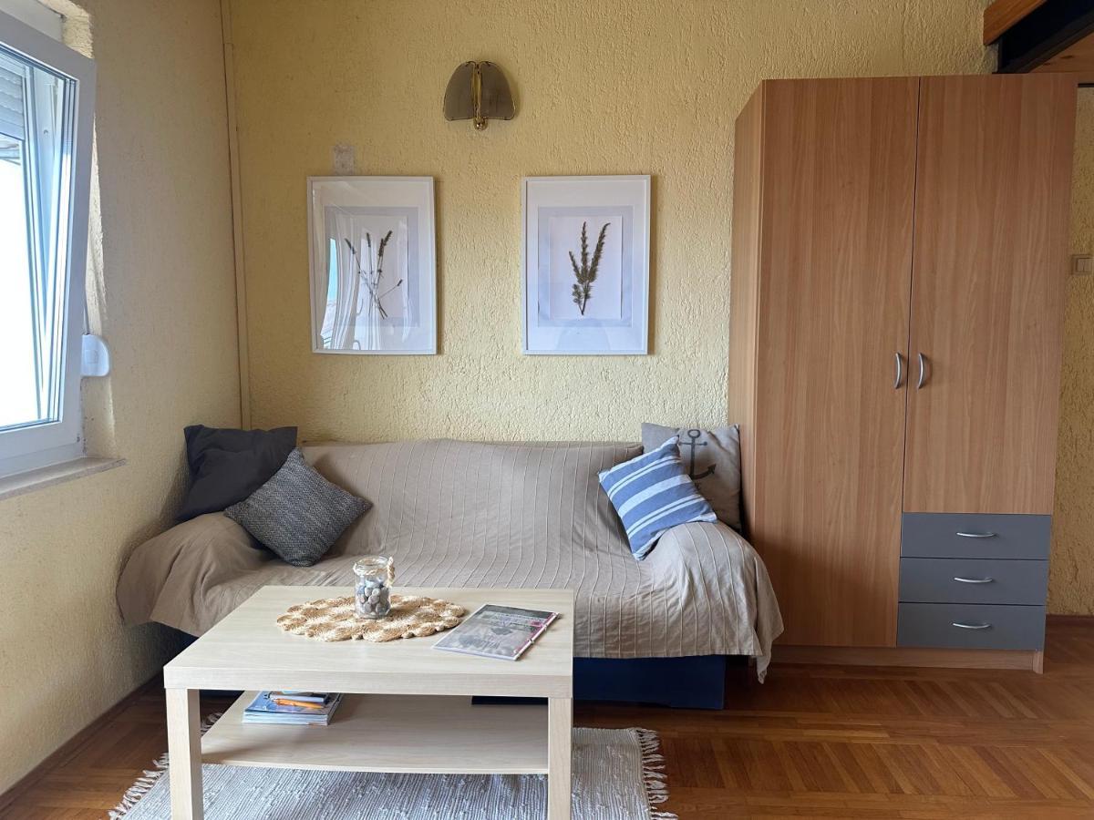 Prizna Apartments Luaran gambar