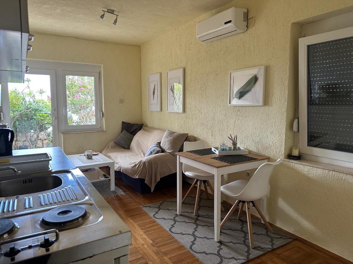 Prizna Apartments Luaran gambar