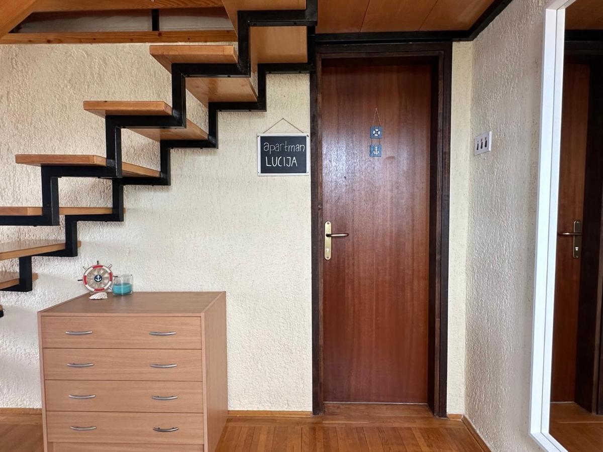 Prizna Apartments Luaran gambar