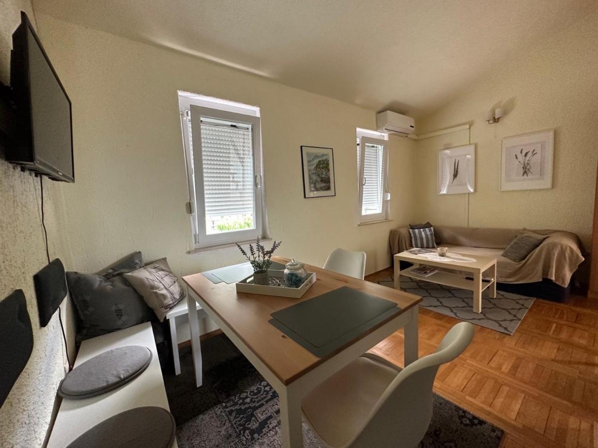Prizna Apartments Luaran gambar