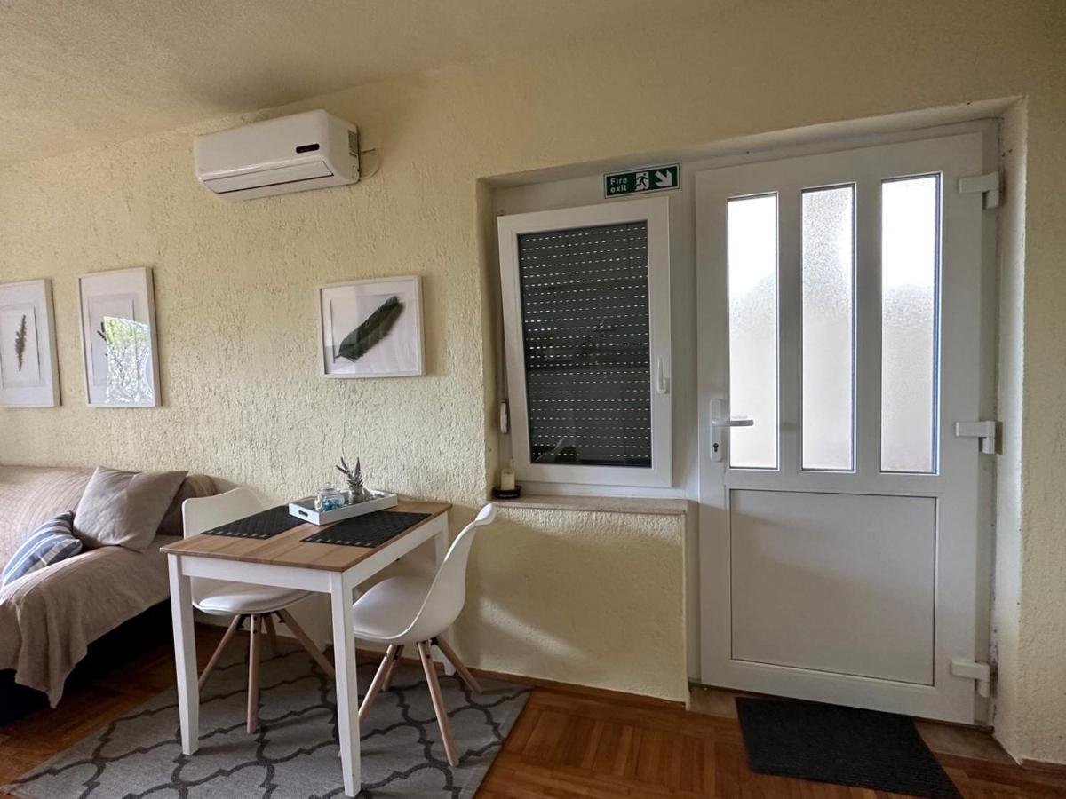 Prizna Apartments Luaran gambar