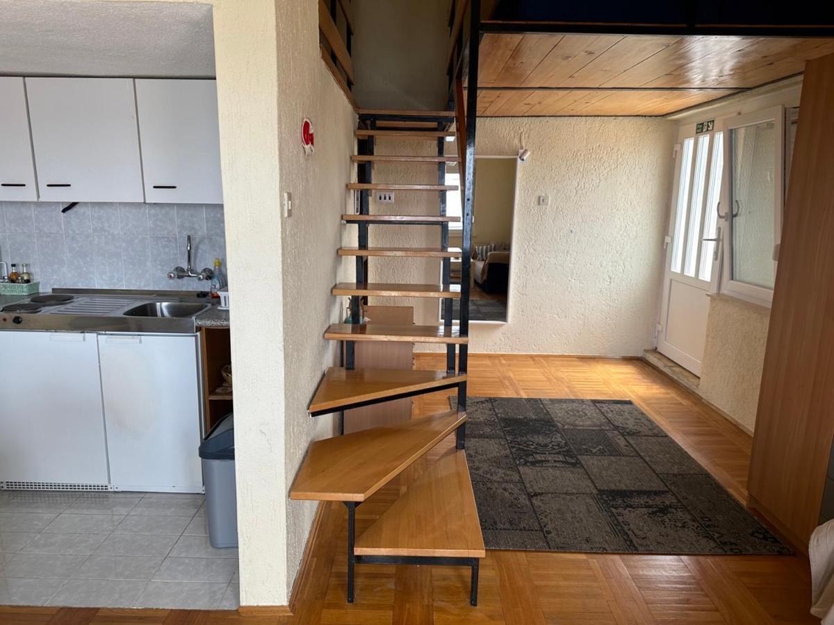 Prizna Apartments Luaran gambar