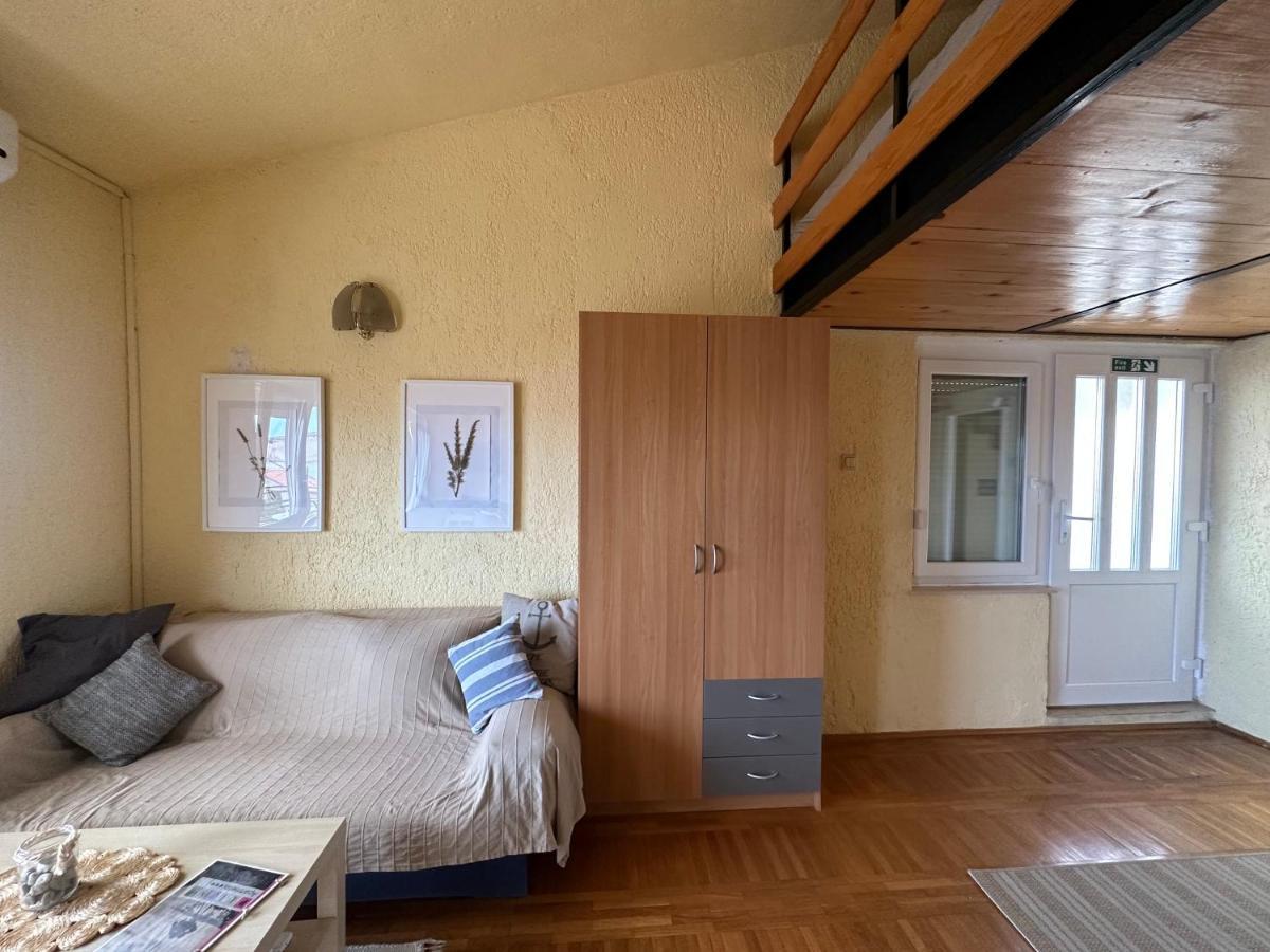 Prizna Apartments Luaran gambar