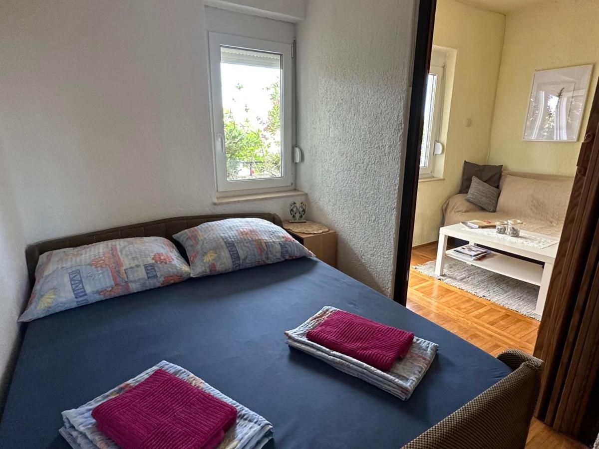 Prizna Apartments Luaran gambar