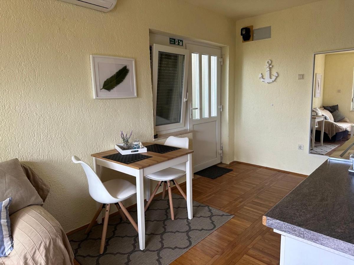 Prizna Apartments Luaran gambar