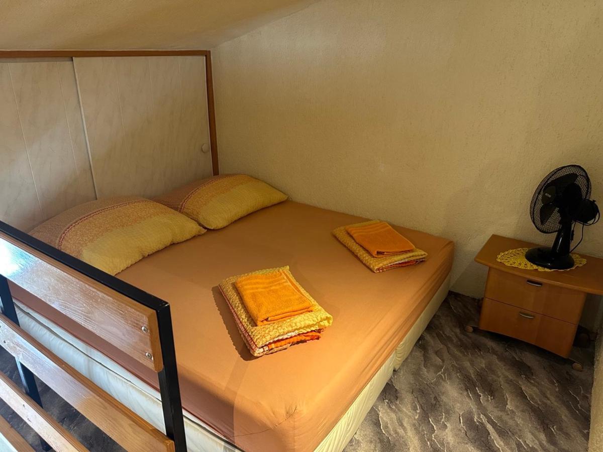 Prizna Apartments Luaran gambar